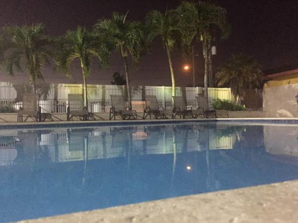 Arecibo Inn エクステリア 写真