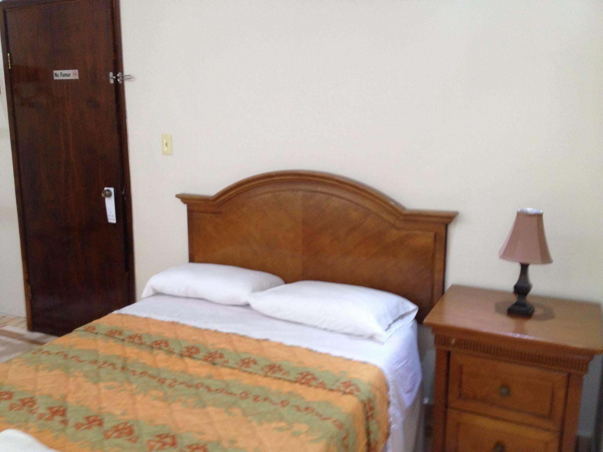 Arecibo Inn エクステリア 写真