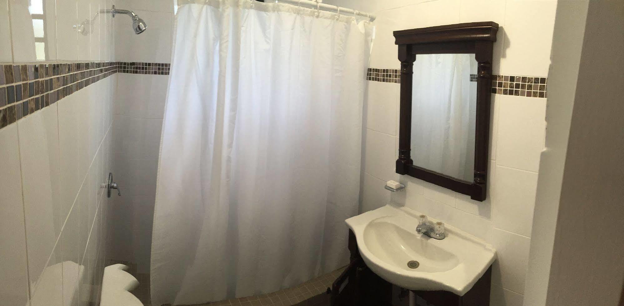 Arecibo Inn エクステリア 写真
