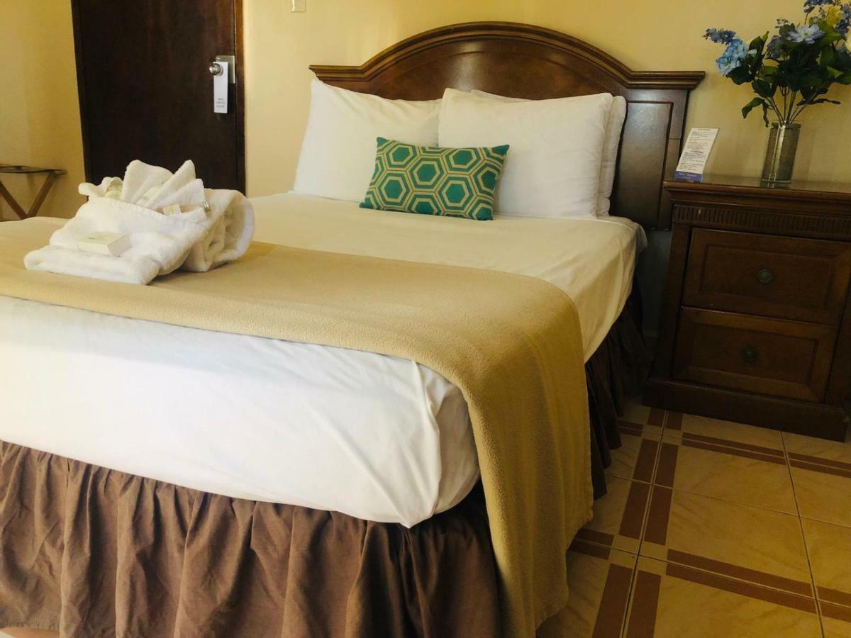 Arecibo Inn エクステリア 写真