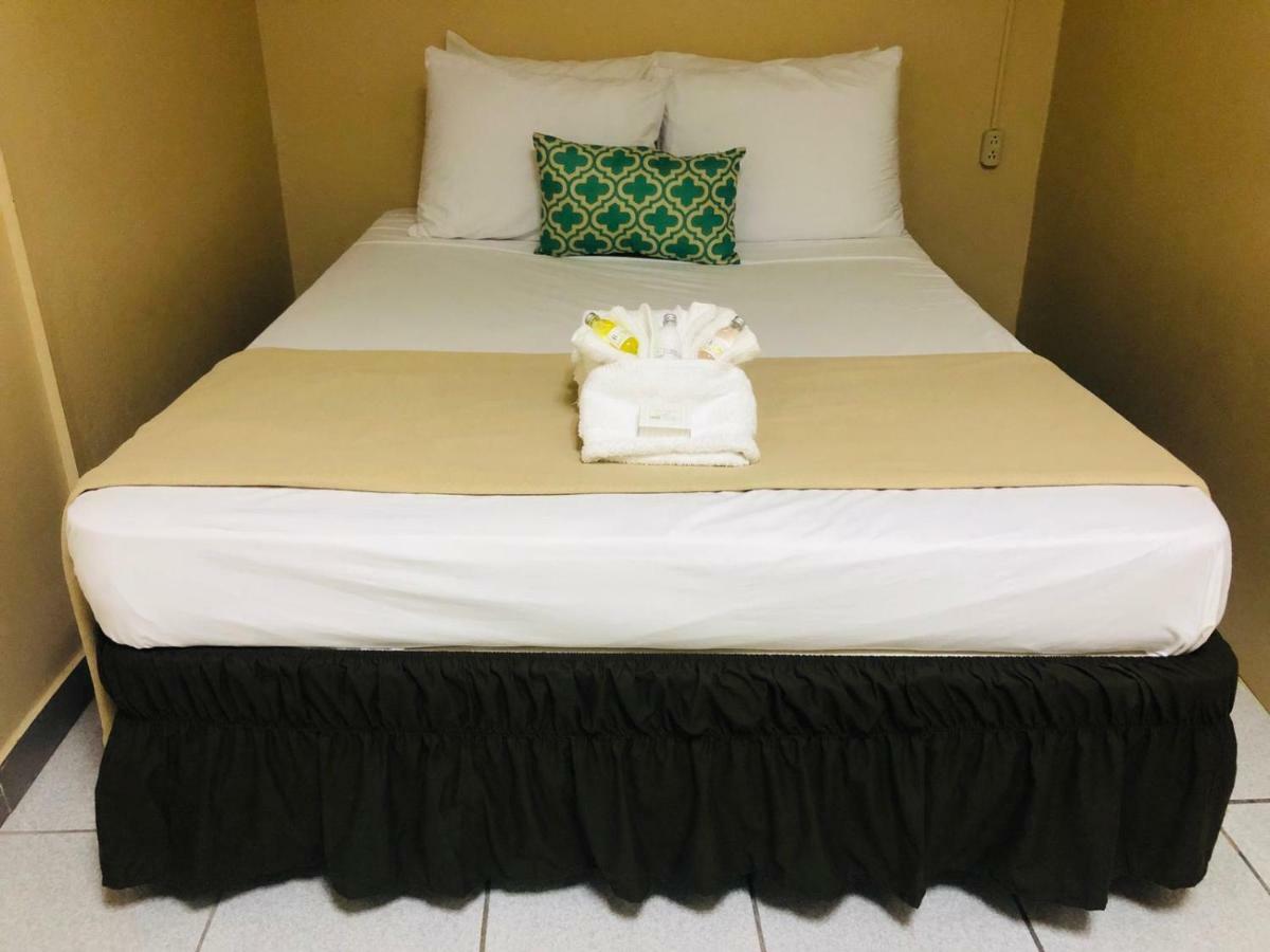 Arecibo Inn エクステリア 写真